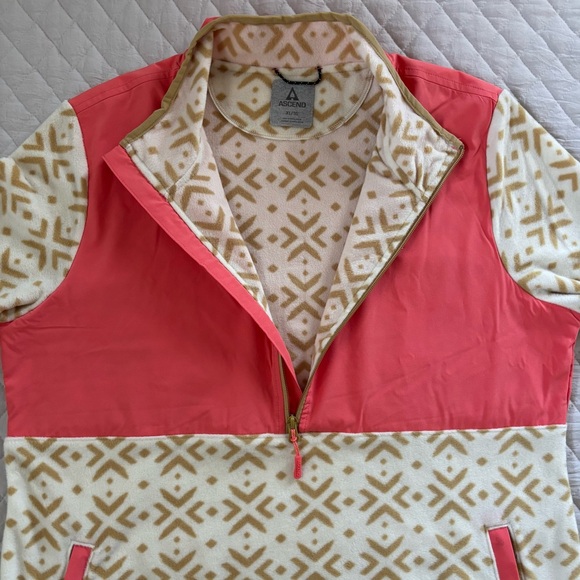 Ascend Women’s Pullover - Picture 4 of 8